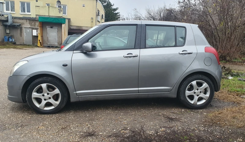 Suzuki Swift 1.3i, снимка 4 - Автомобили и джипове - 48397030