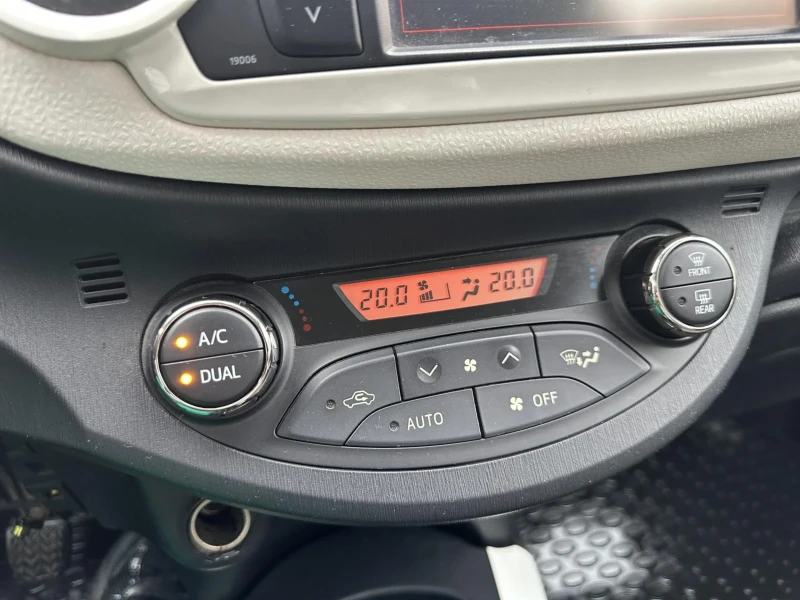 Toyota Yaris SOHO, снимка 13 - Автомобили и джипове - 52342329