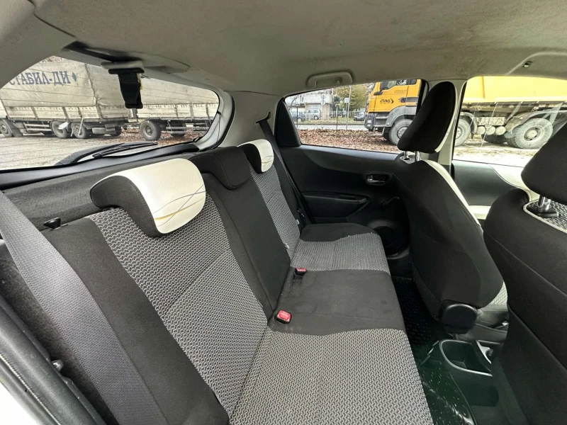 Toyota Yaris SOHO, снимка 10 - Автомобили и джипове - 52342329