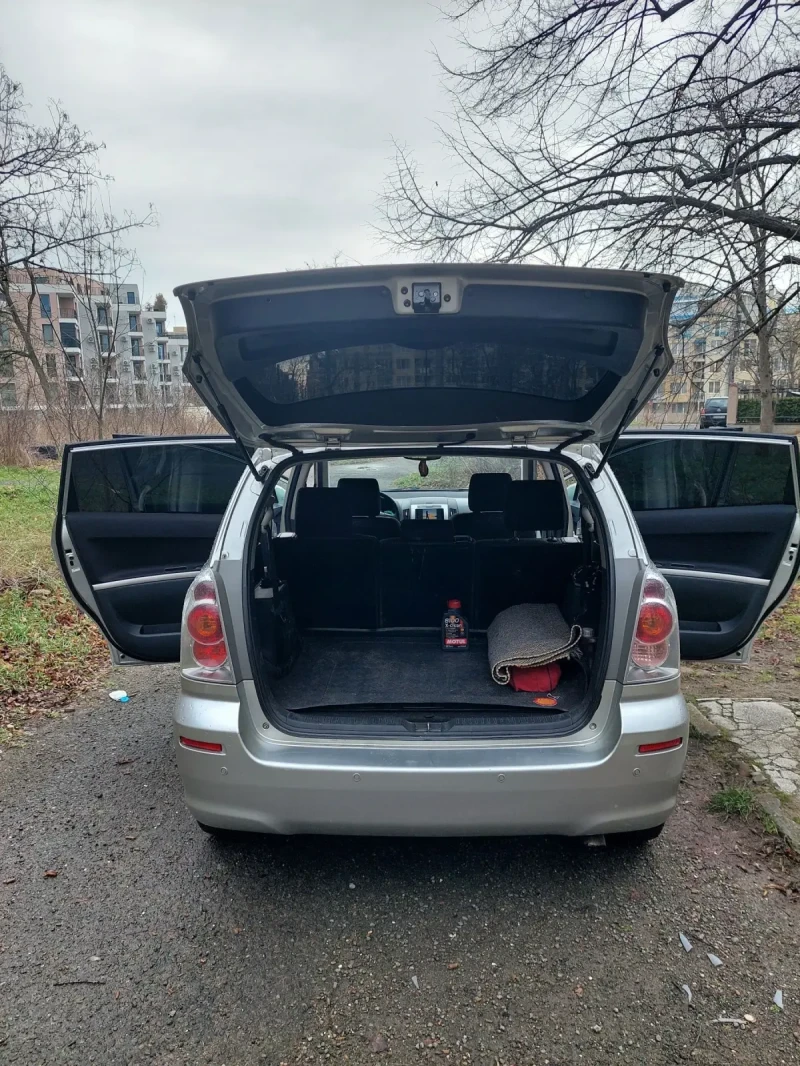 Toyota Corolla verso, снимка 12 - Автомобили и джипове - 53293360