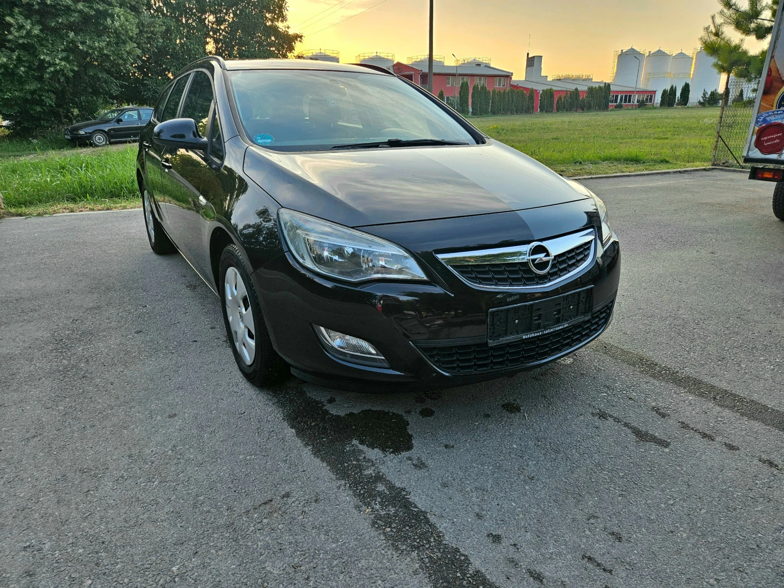 Opel Astra 1.7CDTi SportsTourier, Recaro, NAVI - изображение 2