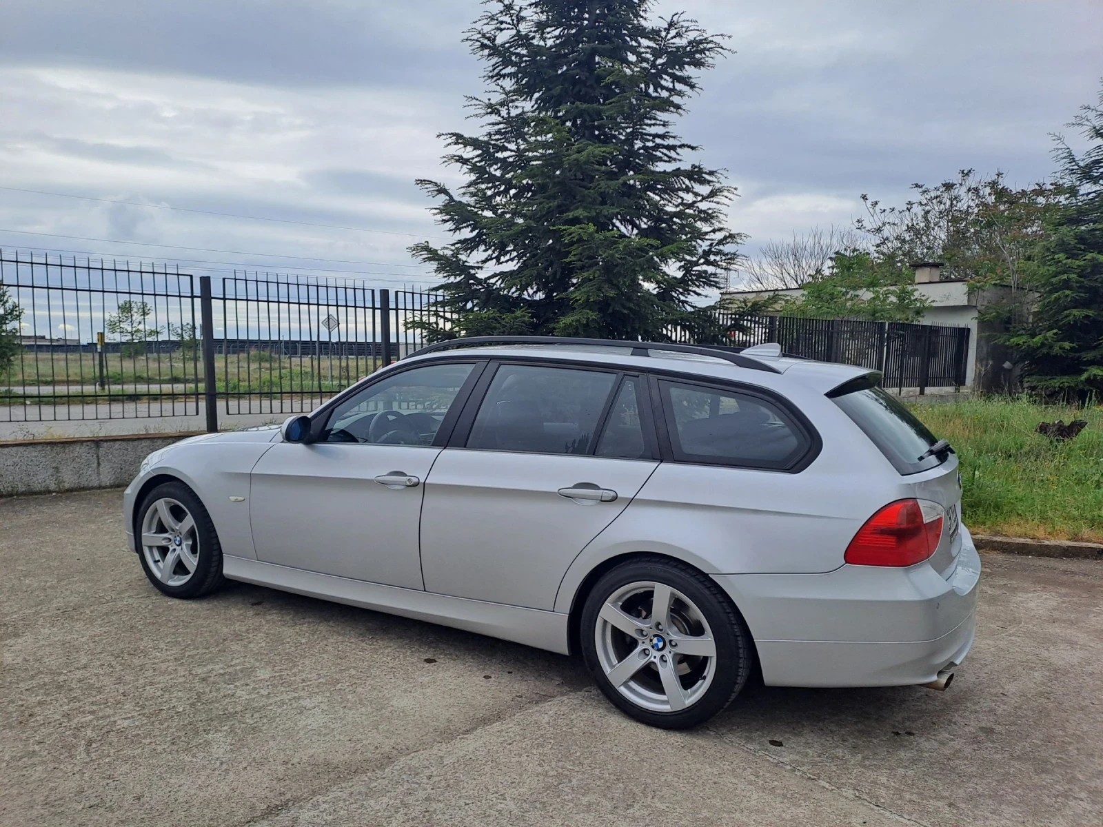 BMW 320 Е91 - изображение 4