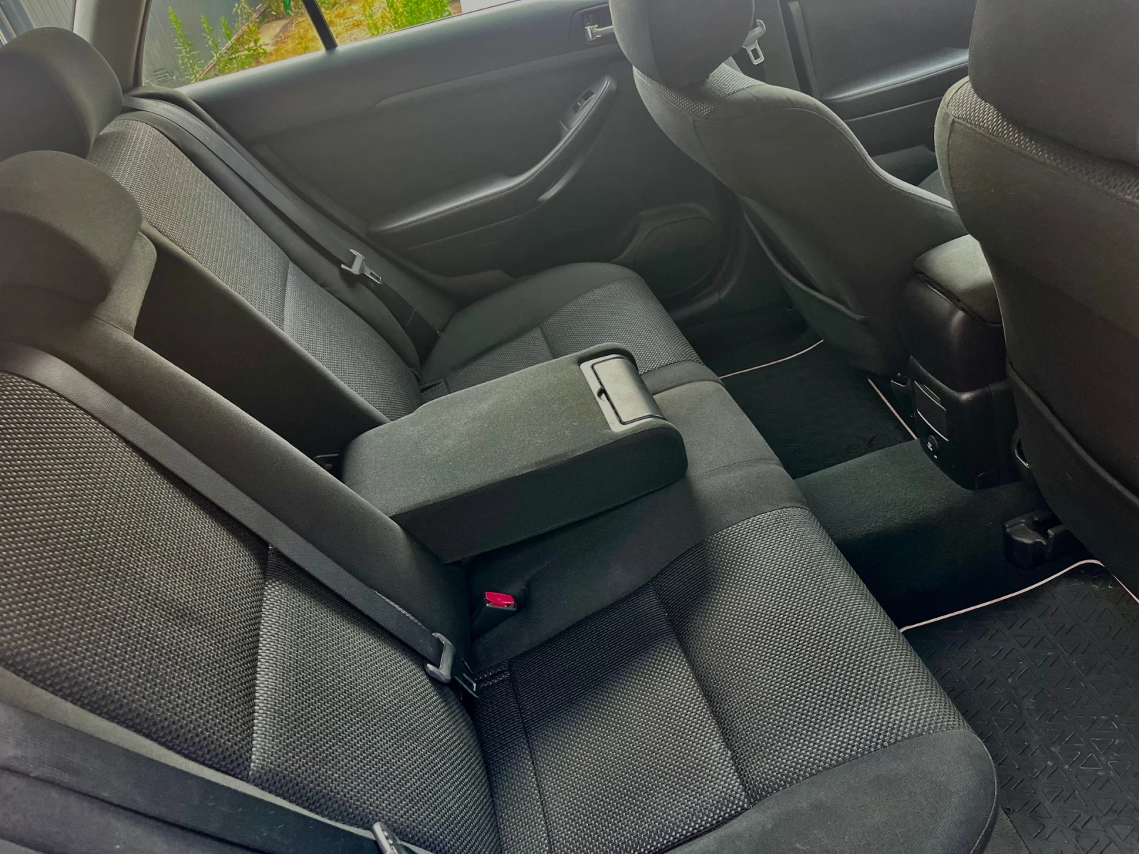 Toyota Avensis Двигател: 2.0 D-4D (дизел), 116 к.с. FULL EXTRA - изображение 8