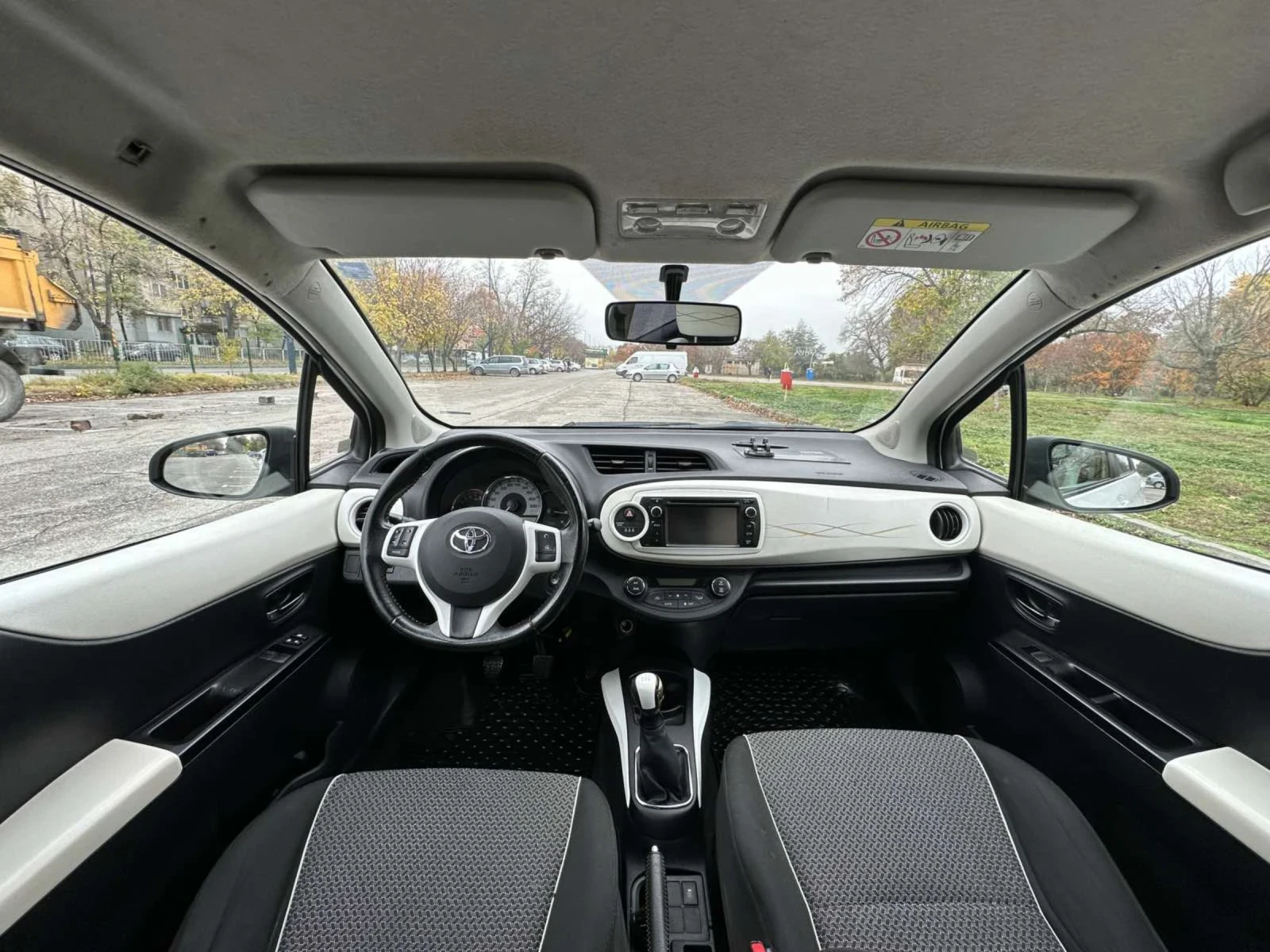 Toyota Yaris SOHO - изображение 7