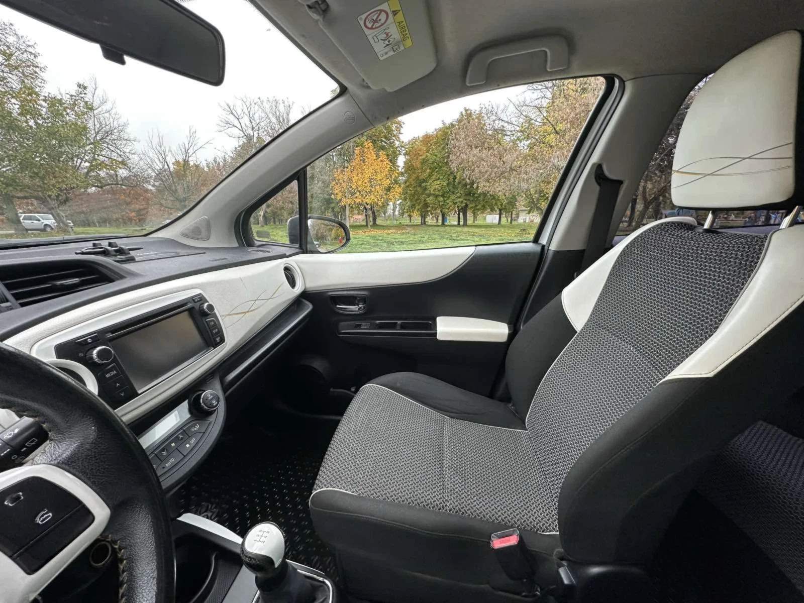 Toyota Yaris SOHO - изображение 9