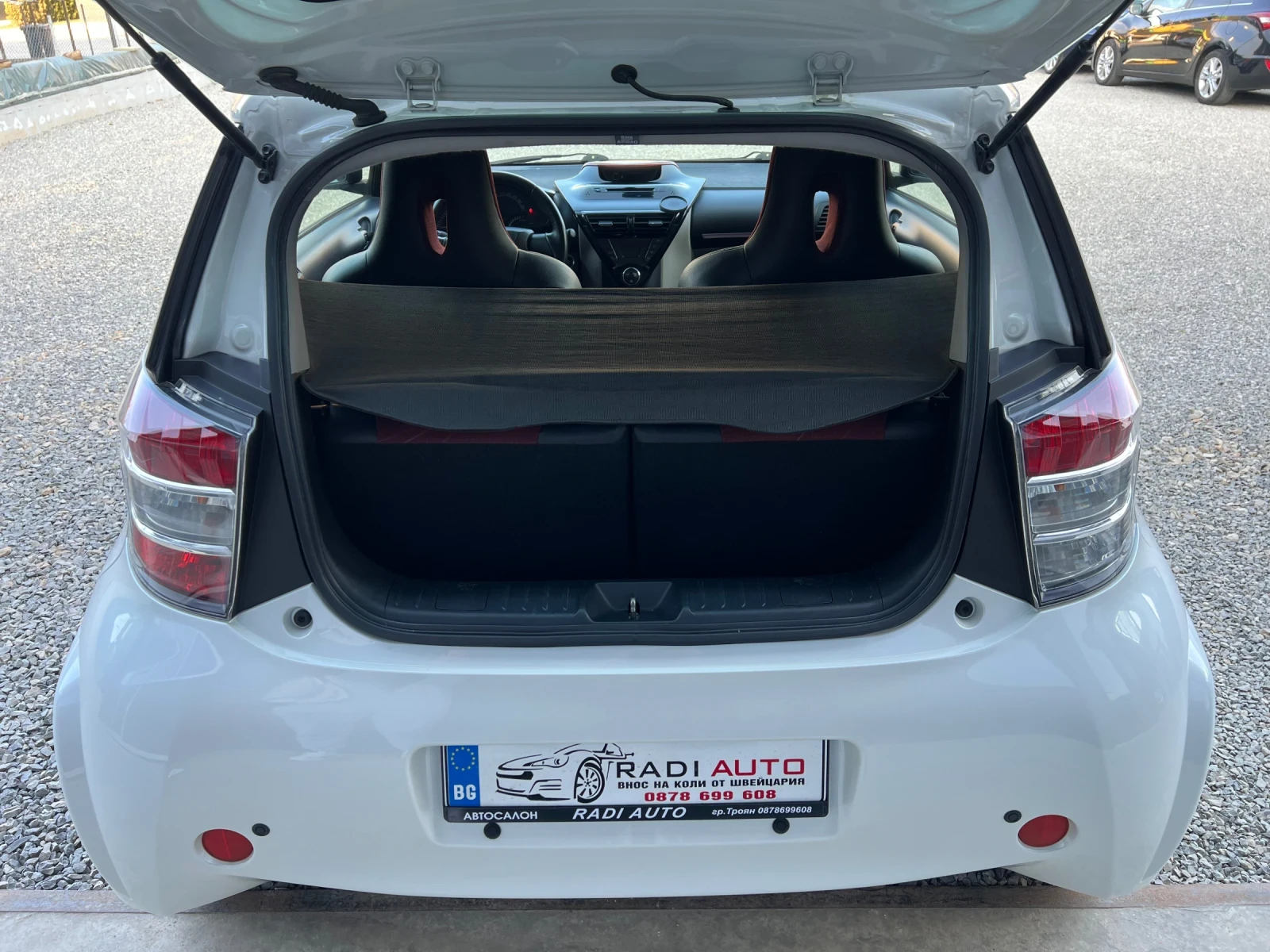 Toyota IQ 1.33i ШВЕЙЦАРИЯ, снимка 5 - Автомобили и джипове - 53743044