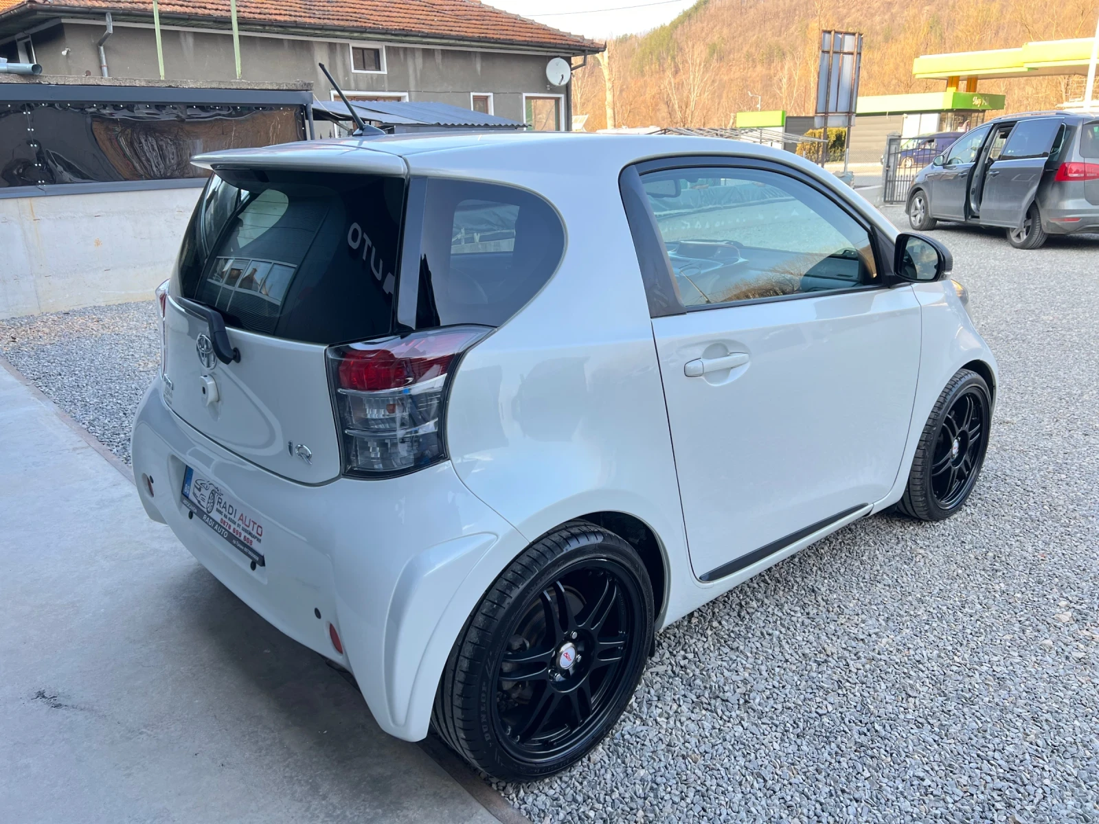 Toyota IQ 1.33i ШВЕЙЦАРИЯ, снимка 3 - Автомобили и джипове - 53743044