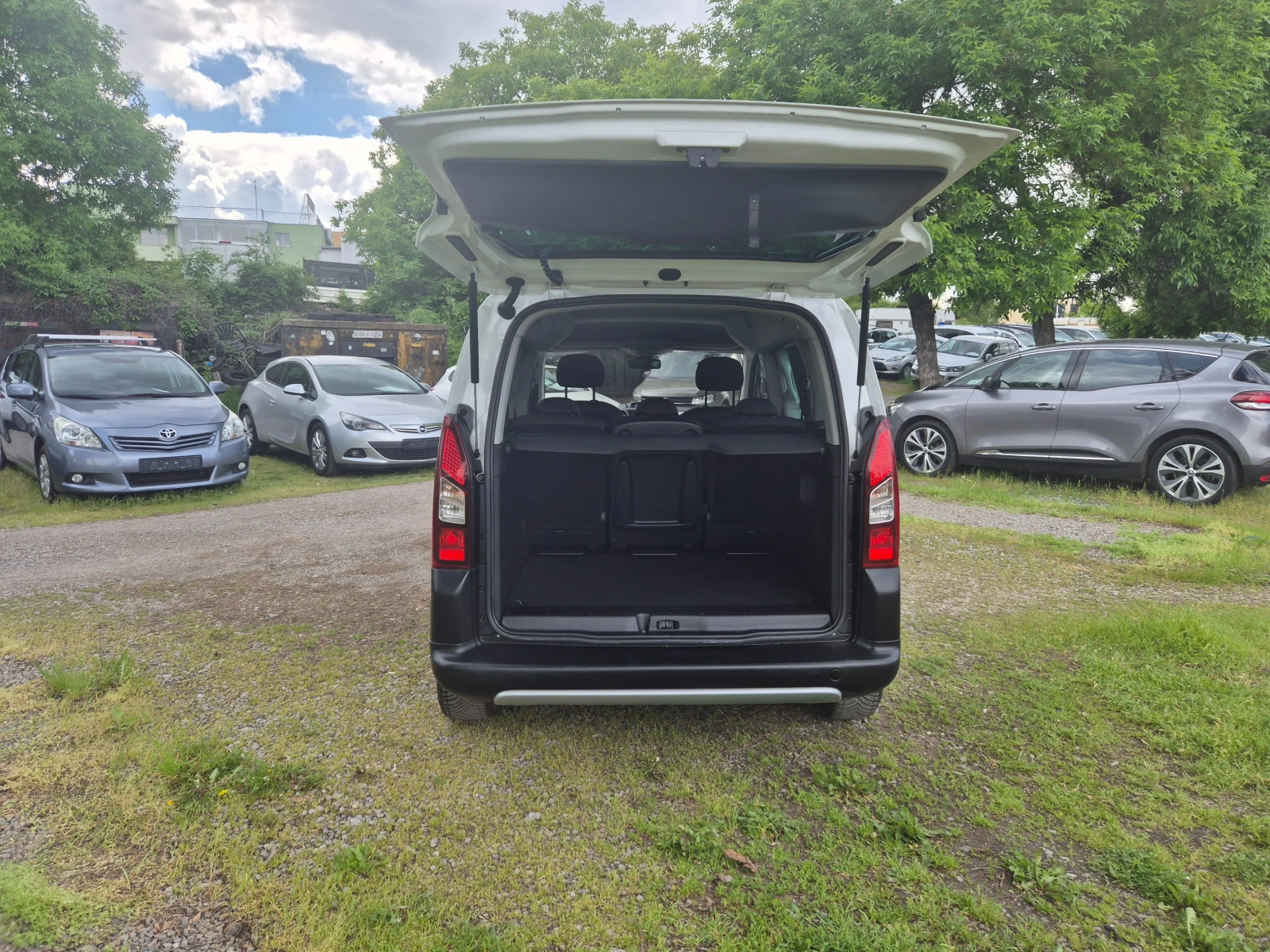 Peugeot Partner 1.6HDI 5 MEСТА ПЪТНИЧЕСКИ 2БР. СТР. ВРАТИ ВНОС ИТА, снимка 14 - Автомобили и джипове - 54566133