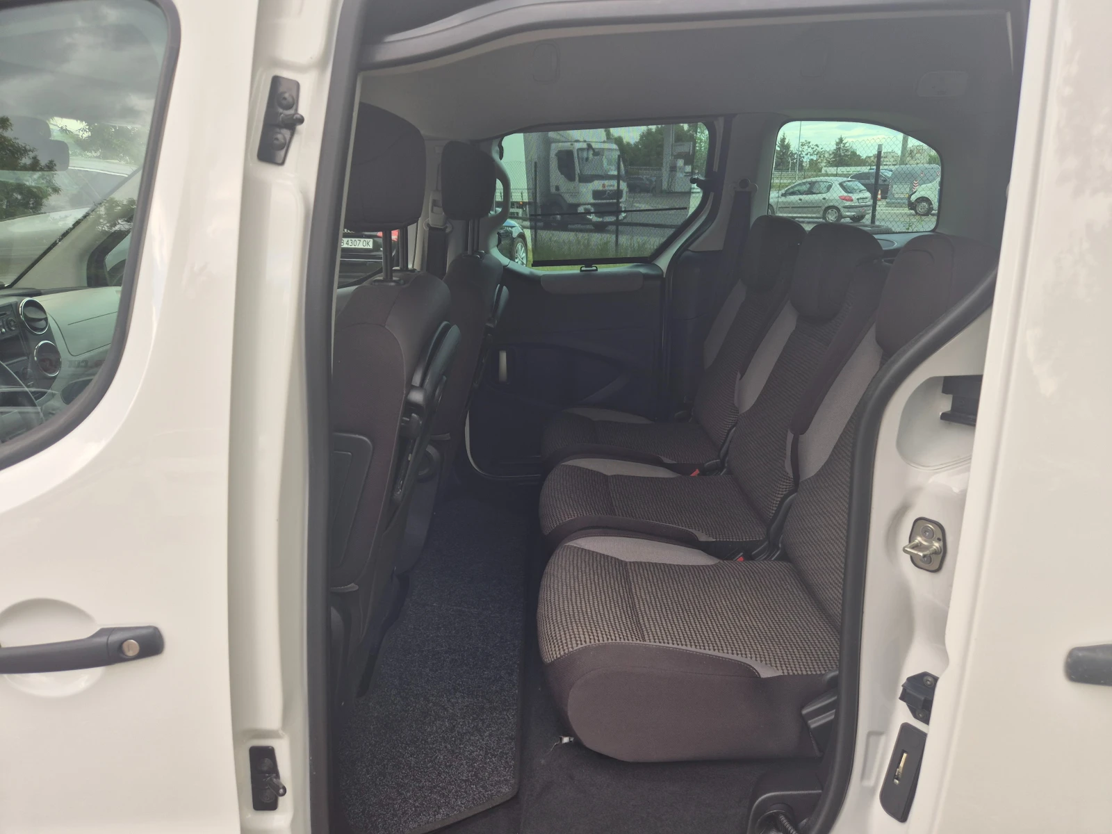 Peugeot Partner 1.6HDI 5 MEСТА ПЪТНИЧЕСКИ 2БР. СТР. ВРАТИ ВНОС ИТА, снимка 7 - Автомобили и джипове - 54566133
