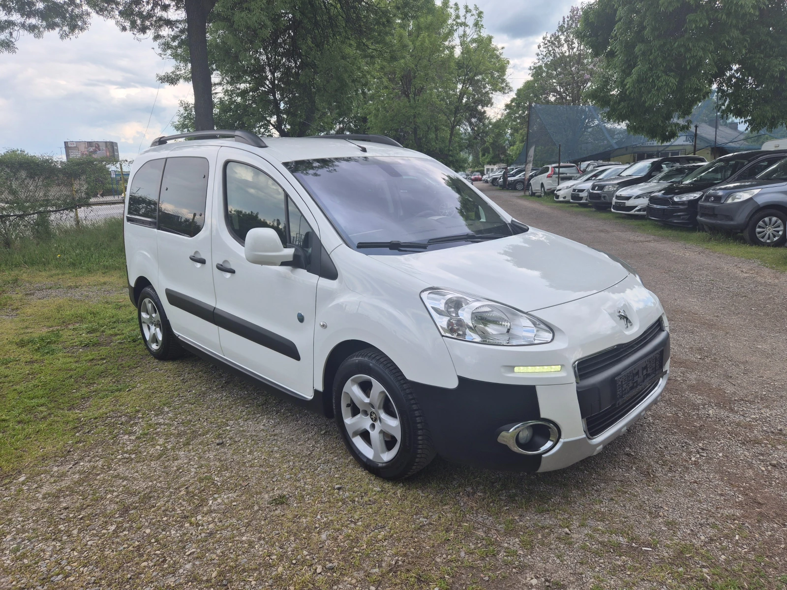 Peugeot Partner 1.6HDI 5 MEСТА ПЪТНИЧЕСКИ 2БР. СТР. ВРАТИ ВНОС ИТА, снимка 2 - Автомобили и джипове - 54566133