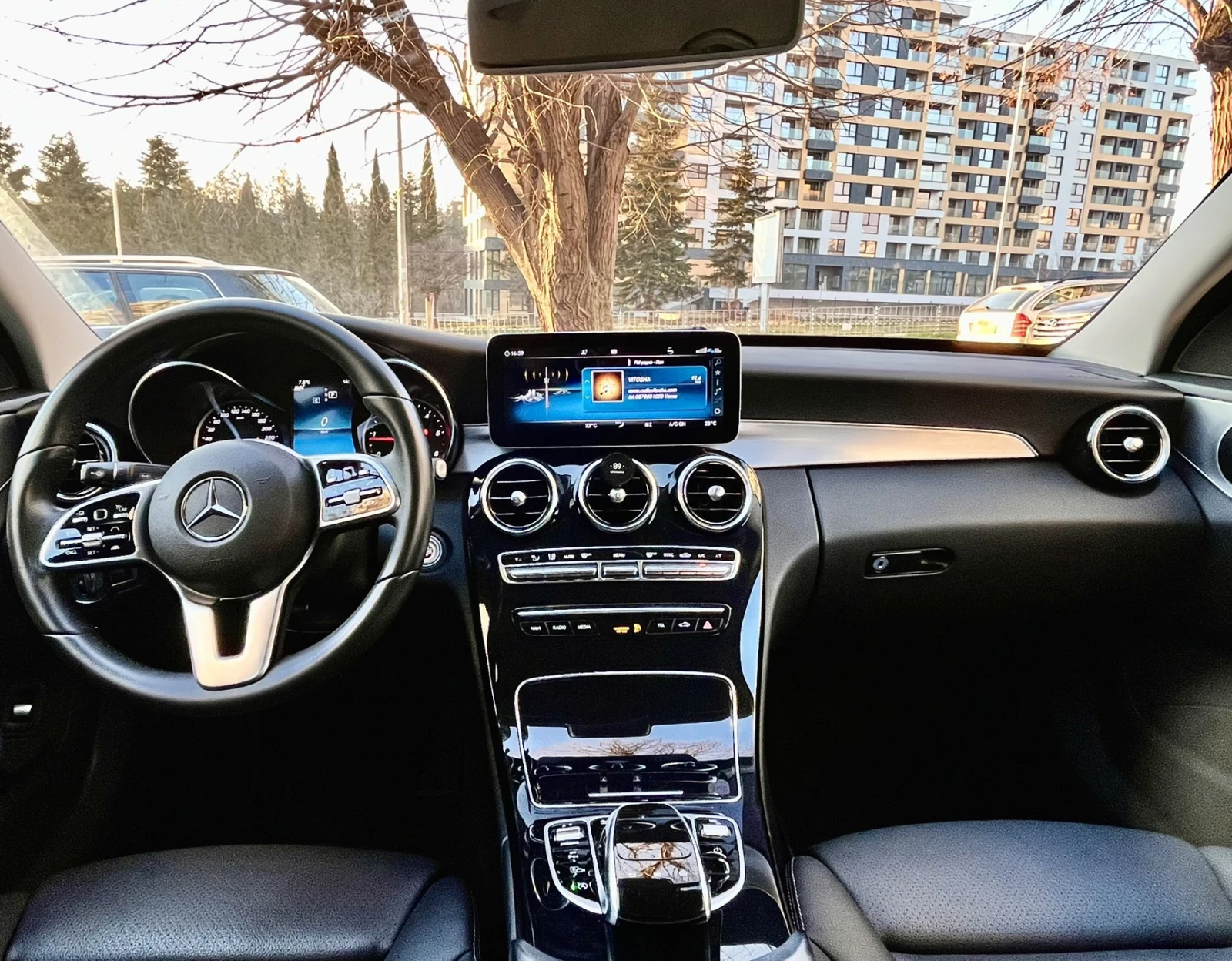 Mercedes-Benz C 200, снимка 3 - Автомобили и джипове - 54576669