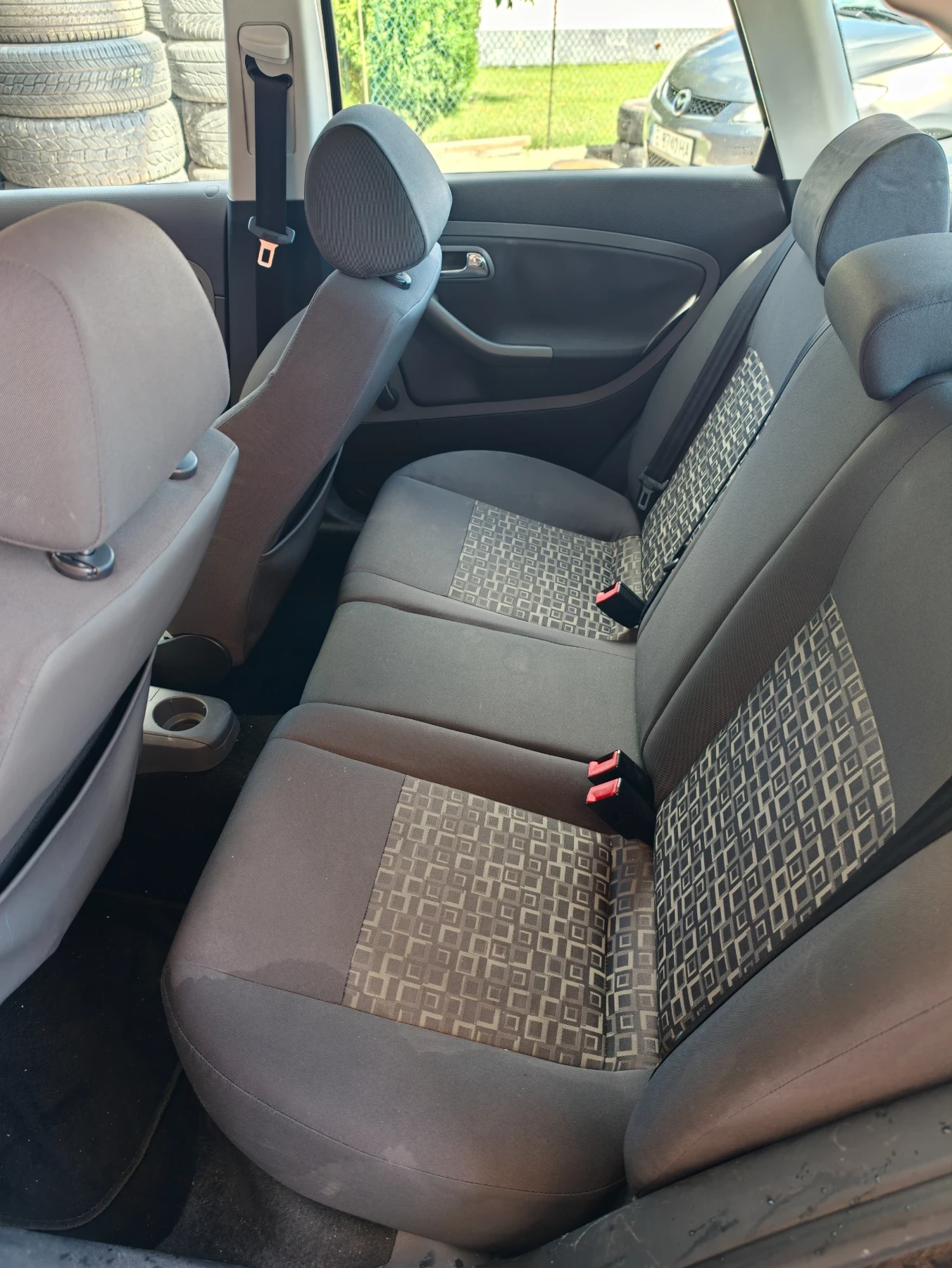 Seat Ibiza, снимка 10 - Автомобили и джипове - 56243614