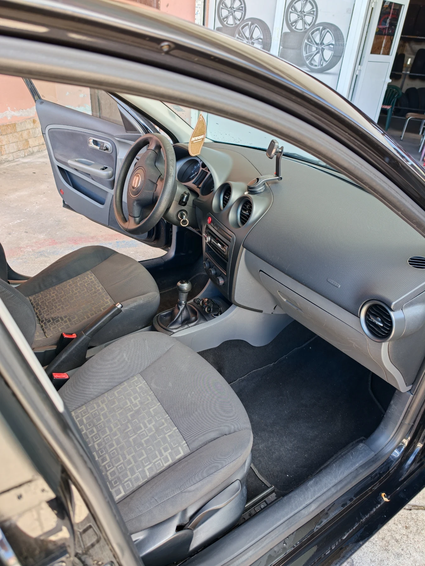 Seat Ibiza, снимка 8 - Автомобили и джипове - 56243614