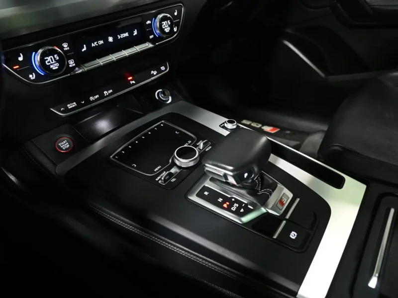 Audi SQ5 ОБДУХ* 360* ПАРКИНГАСИСТ* СЛ.ЛЕНТИ, снимка 14 - Автомобили и джипове - 52525155