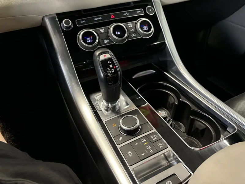 Land Rover Range Rover Sport 4WD TD6 HSE * CARFAX* * АвтоКредит* (ЦЕНА ДО БГ), снимка 9 - Автомобили и джипове - 52551577