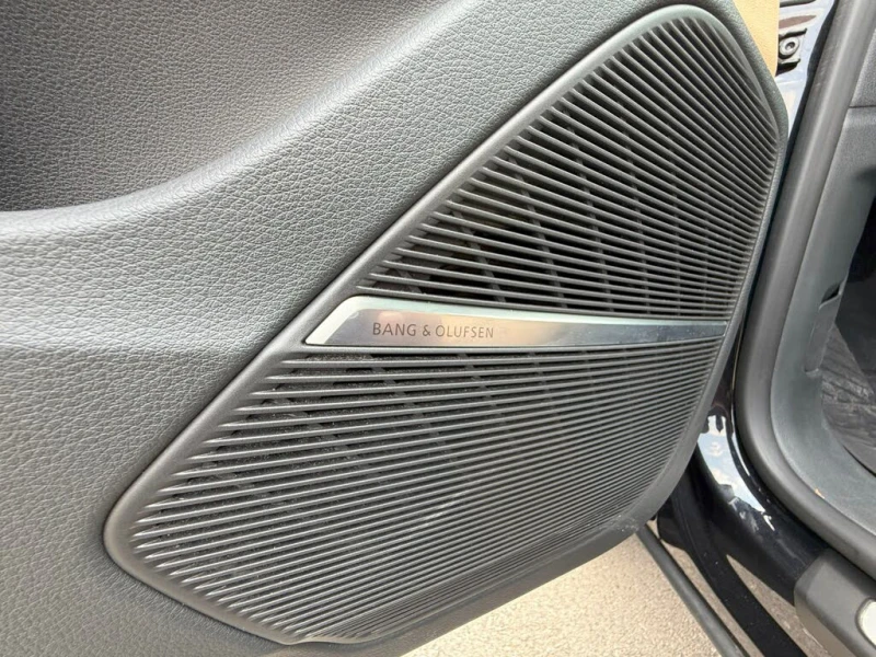 Audi Q8 BANG & OLUFSEN 3D* , DISTRONIC, ОБДУХВАНЕ, PANORAM, снимка 8 - Автомобили и джипове - 52642097