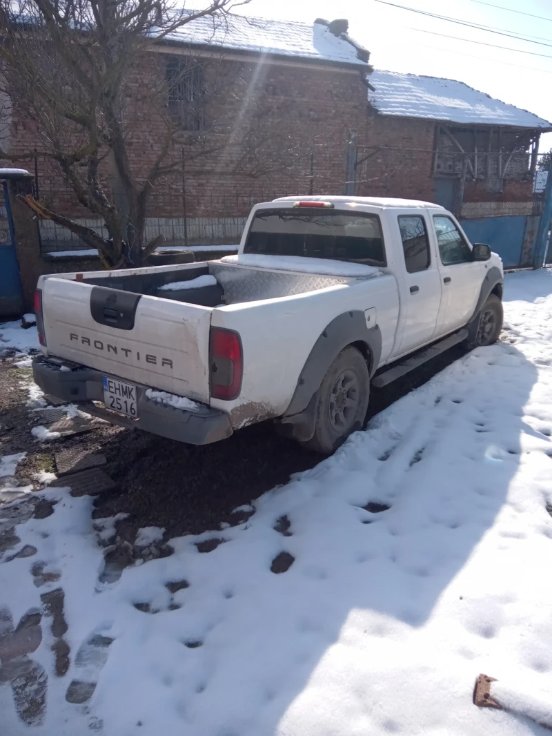 Nissan Navara Frontier 3.3 бензин, снимка 5 - Автомобили и джипове - 53583978