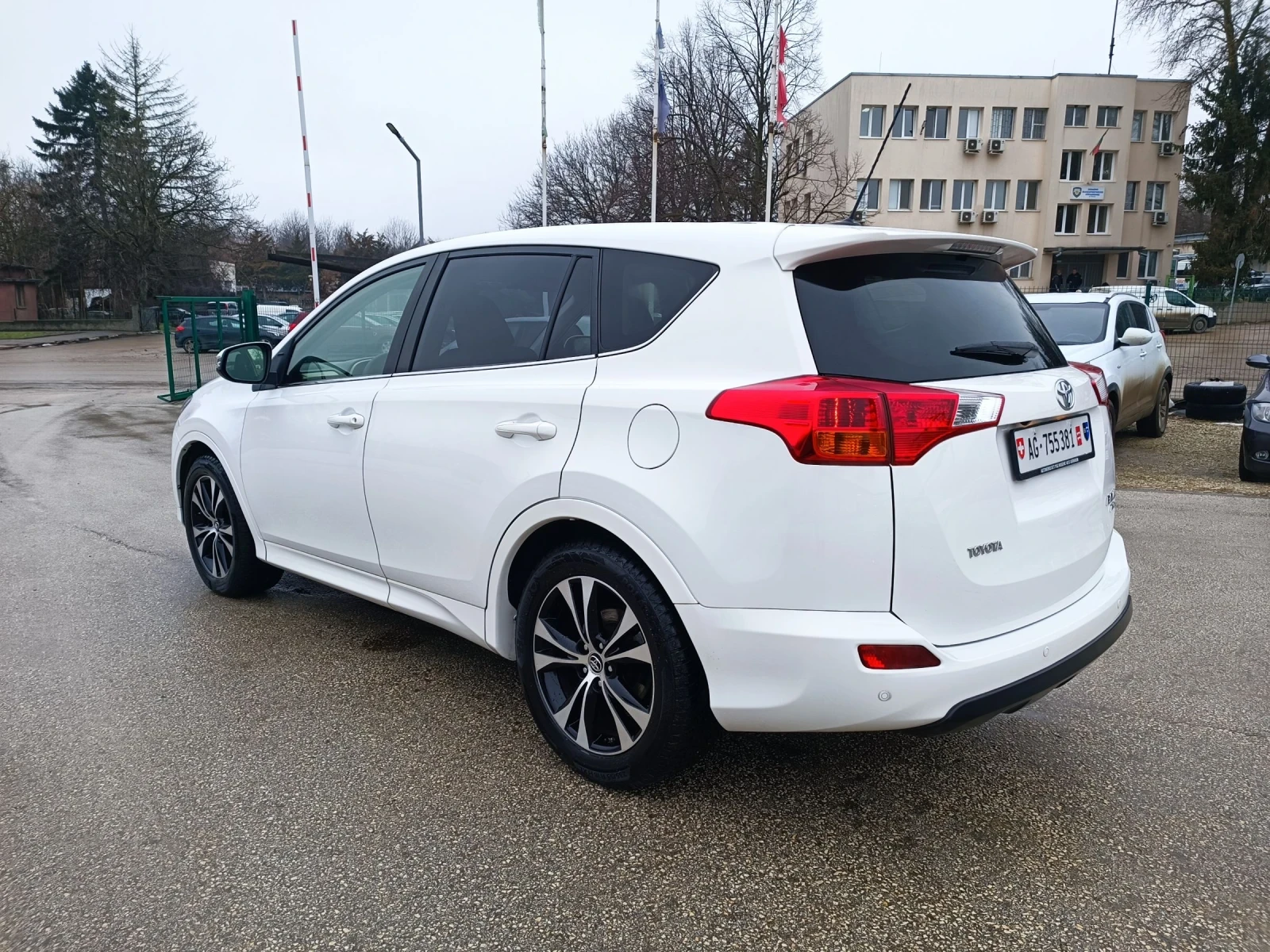 Toyota Rav4 2.0i-151кс-ШВЕЙЦАРИЯ-АВТОМАТ-4Х4-KEYLESS-NAVI - изображение 6