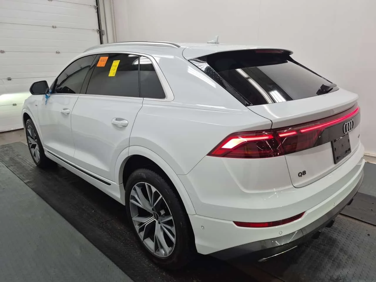 Audi Q8 * Progressiv * БЕЗ ЗАБЕЛЕЖКИ* ПАНОРАМА* 360 КАМЕРА, снимка 4 - Автомобили и джипове - 54224513