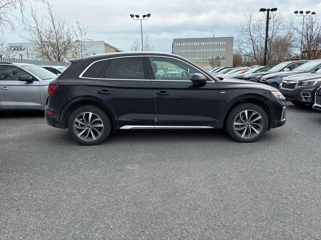 Audi Q5 Progressiv/DISTRONIC/CAMERA/ПОДГРЕВИ , снимка 3 - Автомобили и джипове - 54366112