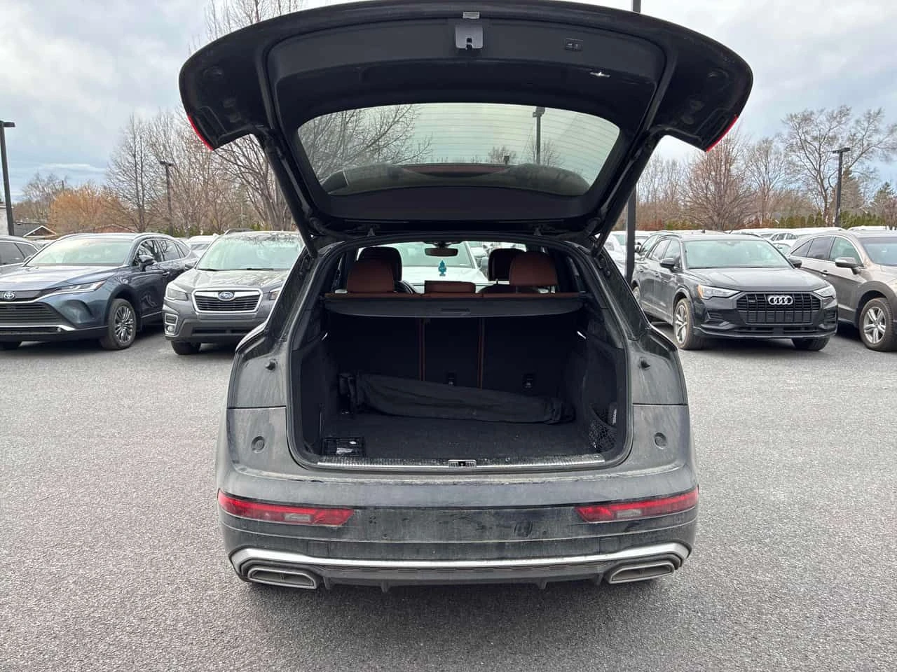 Audi Q5 Progressiv/DISTRONIC/CAMERA/ПОДГРЕВИ , снимка 14 - Автомобили и джипове - 54366112