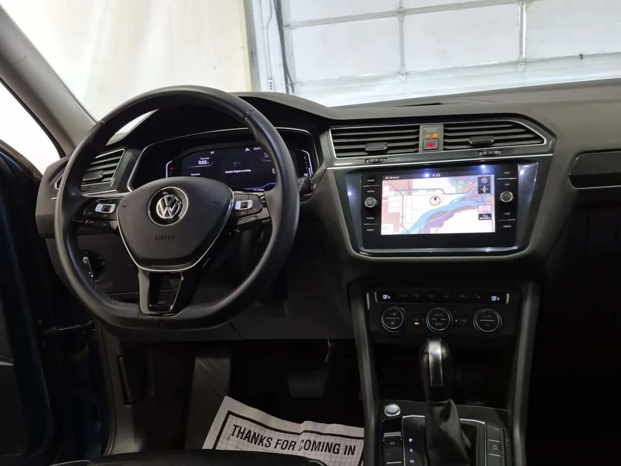 VW Tiguan Highline/CARFAX/ПОДГРЕВ/ПАНОРАМА/2 КЛЮЧА/, снимка 10 - Автомобили и джипове - 55708349