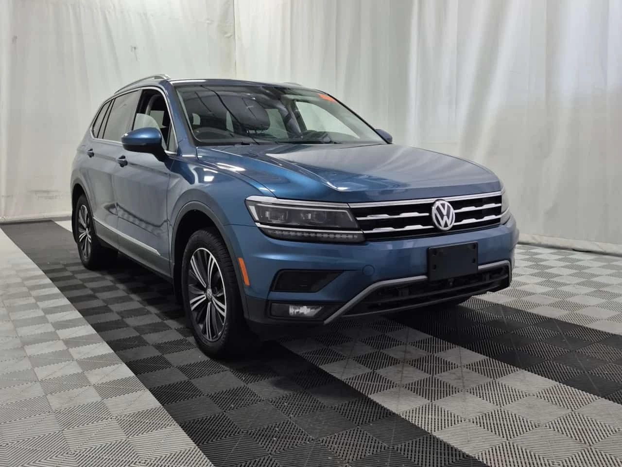 VW Tiguan Highline/CARFAX/ПОДГРЕВ/ПАНОРАМА/2 КЛЮЧА/, снимка 2 - Автомобили и джипове - 55708349