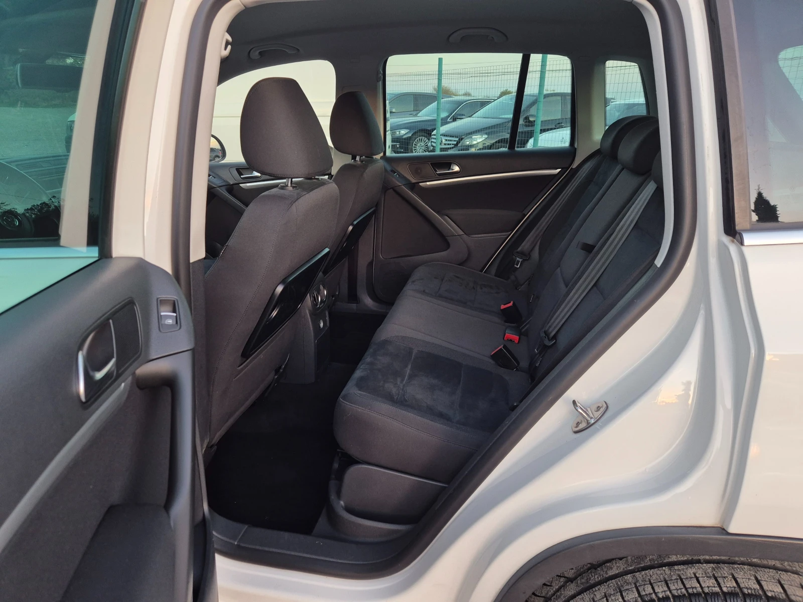 VW Tiguan 2.0TDI 4Motion DSG, снимка 12 - Автомобили и джипове - 55950812