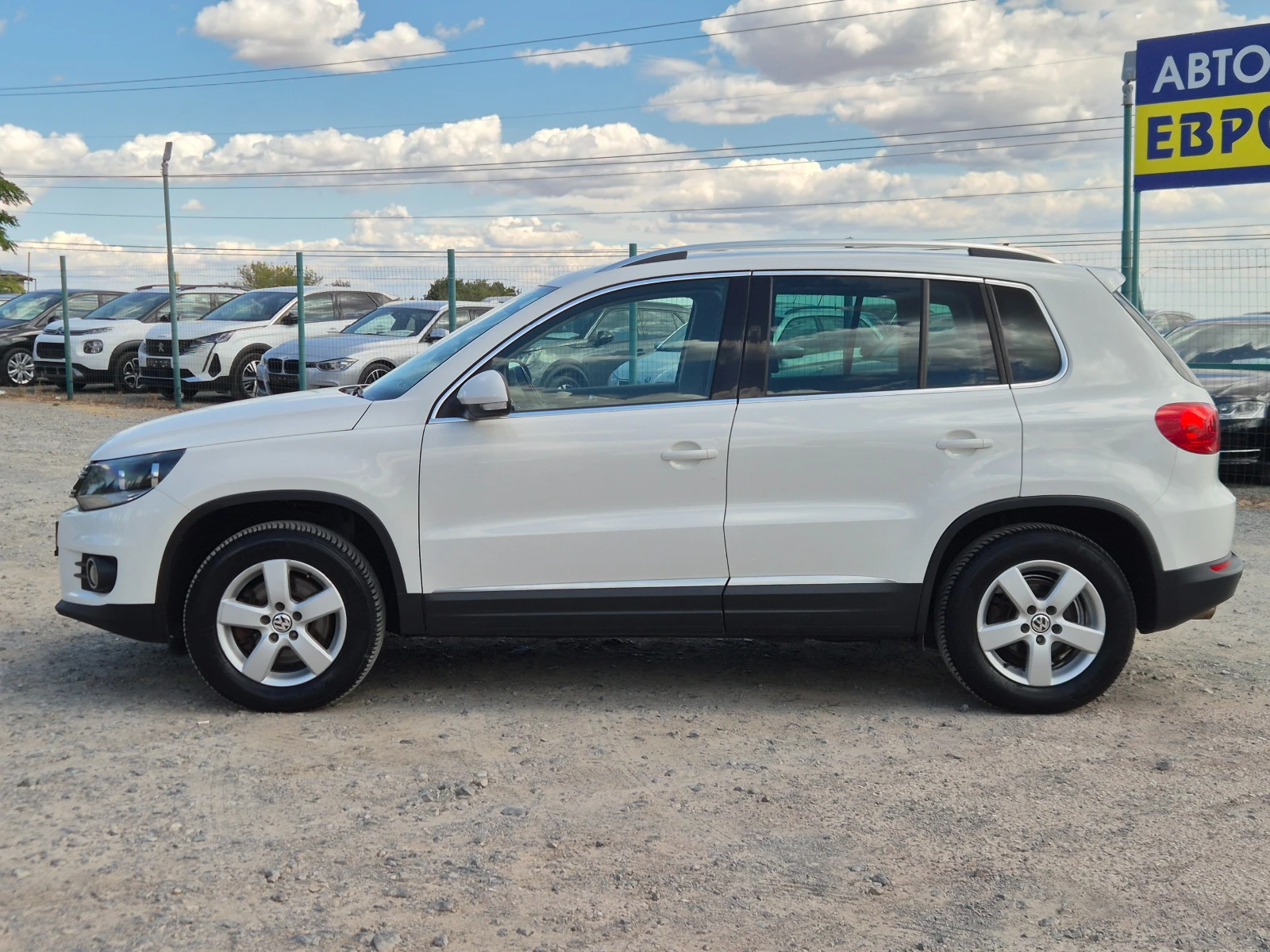 VW Tiguan 2.0TDI 4Motion DSG, снимка 2 - Автомобили и джипове - 55950812