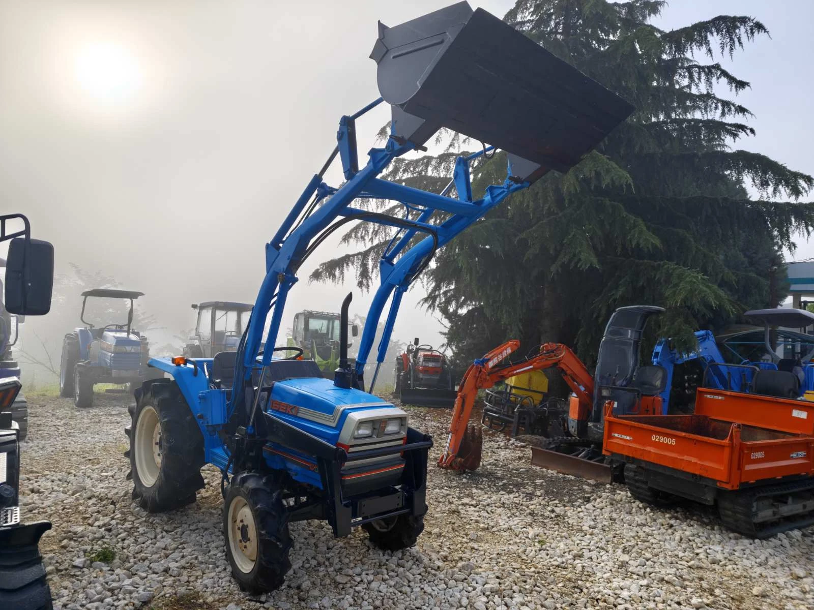 Трактор Kubota СЪС КОФА И ВИЛИЦИ ЗА БАЛЛИ, снимка 4 - Селскостопанска техника - 54624336