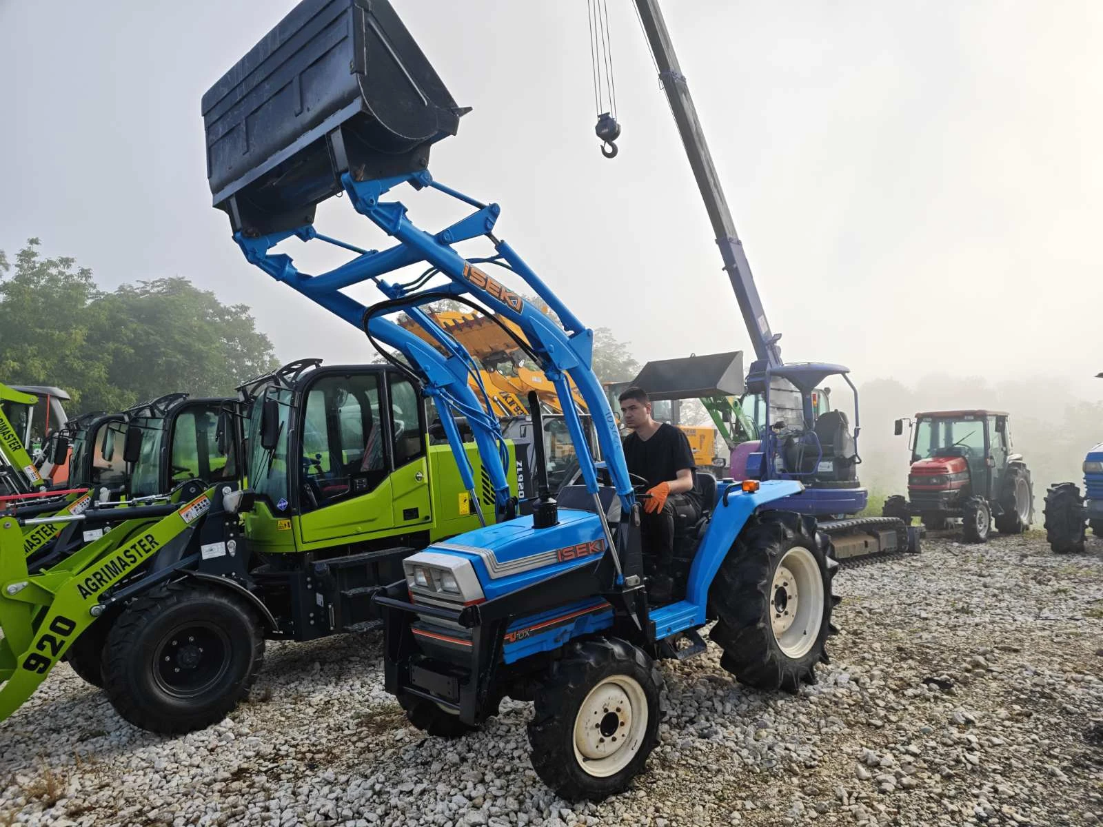 Трактор Kubota СЪС КОФА И ВИЛИЦИ ЗА БАЛЛИ