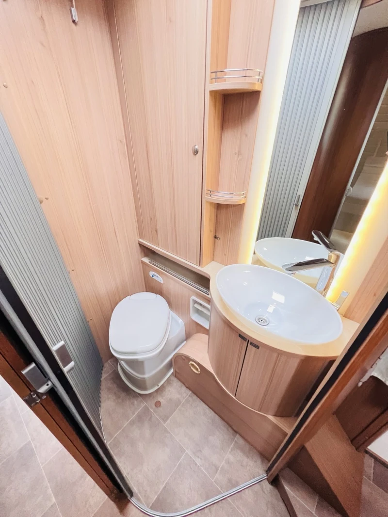 Кемпер Burstner 727, KЛИМАТИК WEBASTO СОЛАР Теглич , снимка 16 - Каравани и кемпери - 52332533