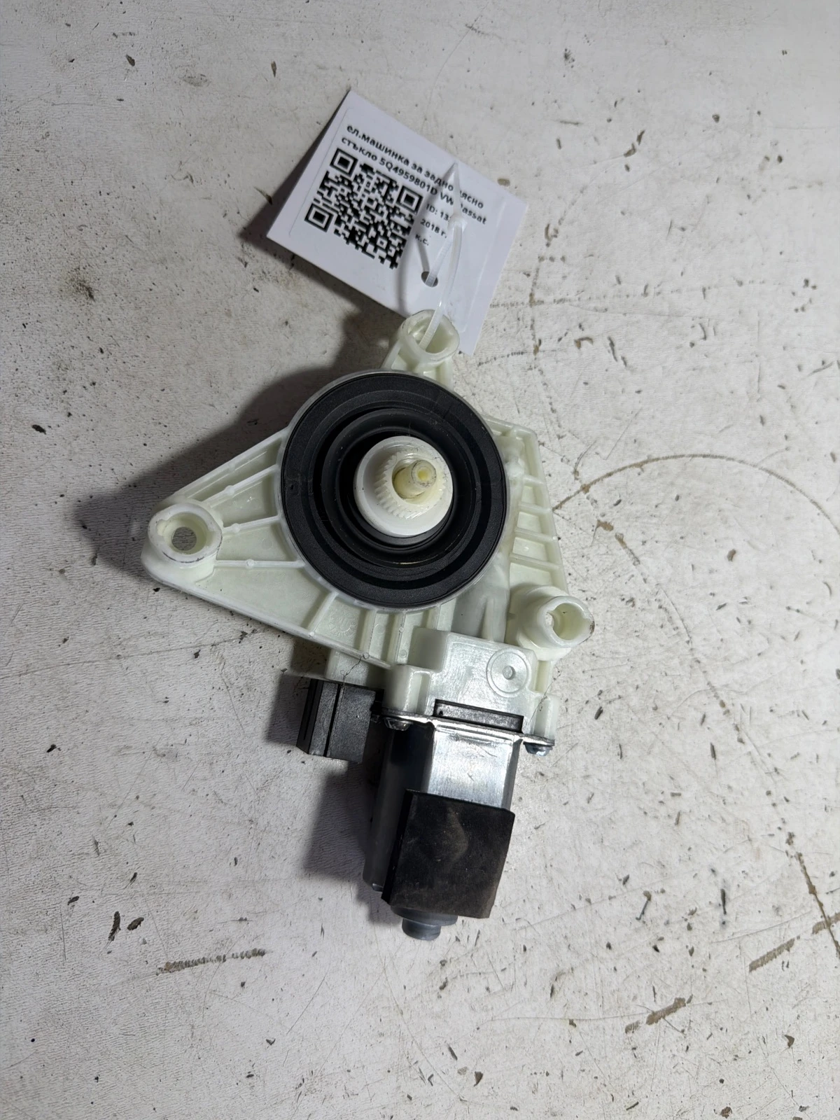ел.машинка за задно дясно стъкло 5Q4959801D VW Passat