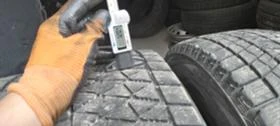 Гуми Зимни 215/70R16, снимка 5