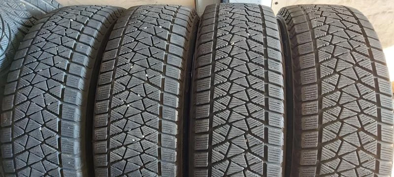 Гуми Зимни 215/70R16, снимка 1 - Гуми и джанти - 30918406