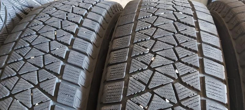 Гуми Зимни 215/70R16, снимка 2 - Гуми и джанти - 30918406