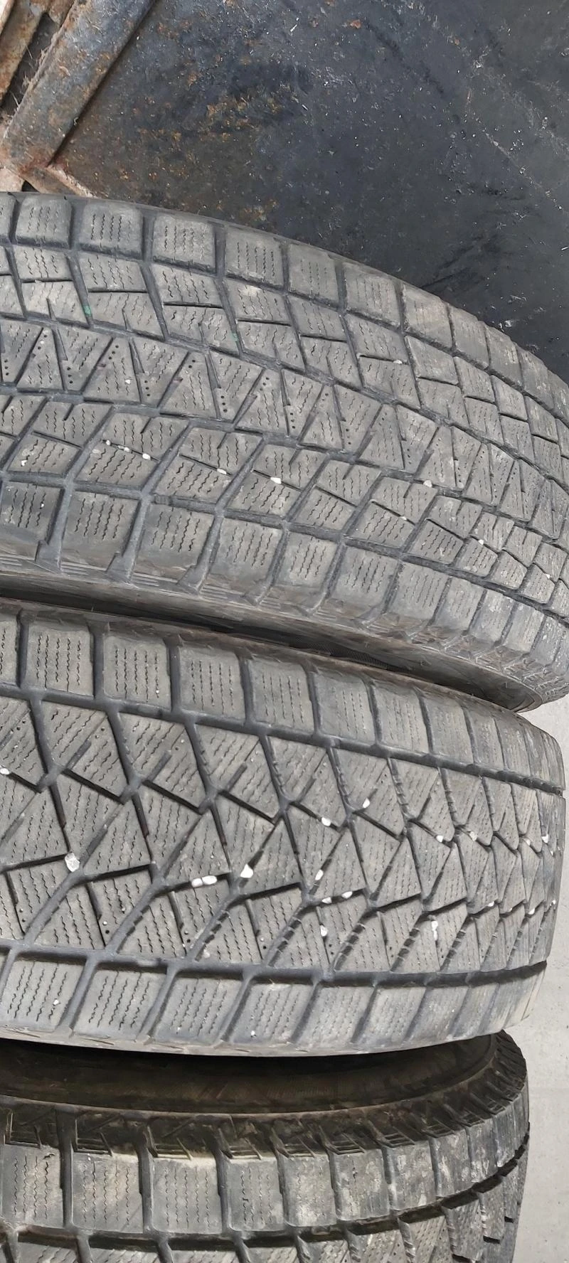 Гуми Зимни 215/70R16, снимка 2 - Гуми и джанти - 33034093