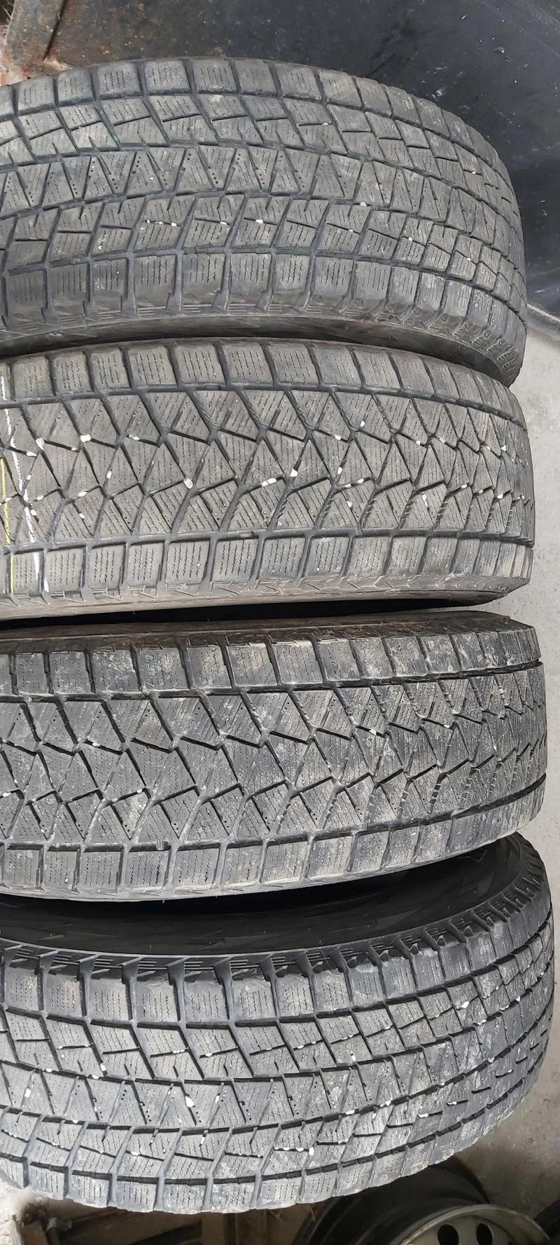 Гуми Зимни 215/70R16, снимка 1 - Гуми и джанти - 33034093