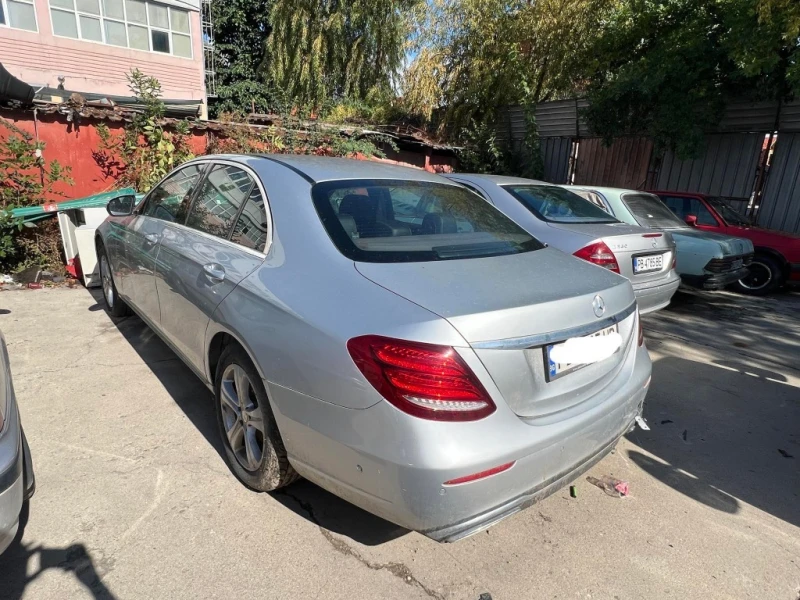 Mercedes-Benz E 220, снимка 4 - Автомобили и джипове - 49025825