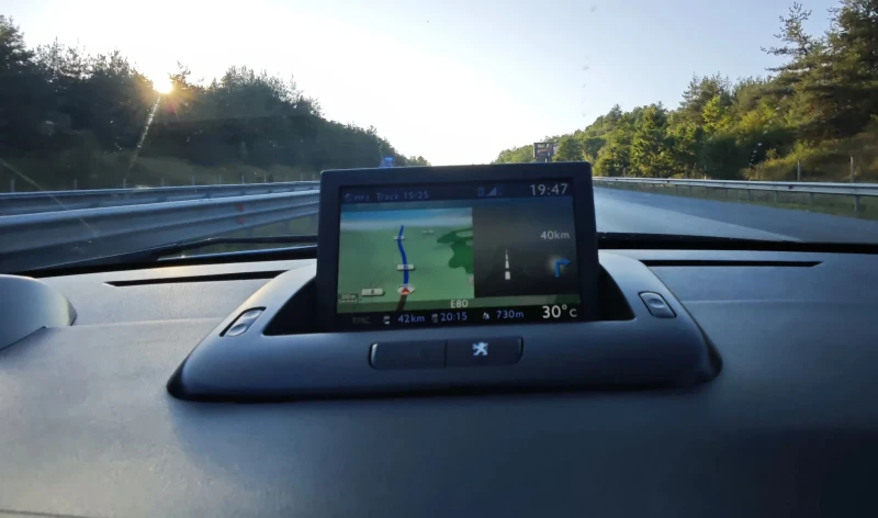 Peugeot 3008 Hybrid4, снимка 8 - Автомобили и джипове - 51861920