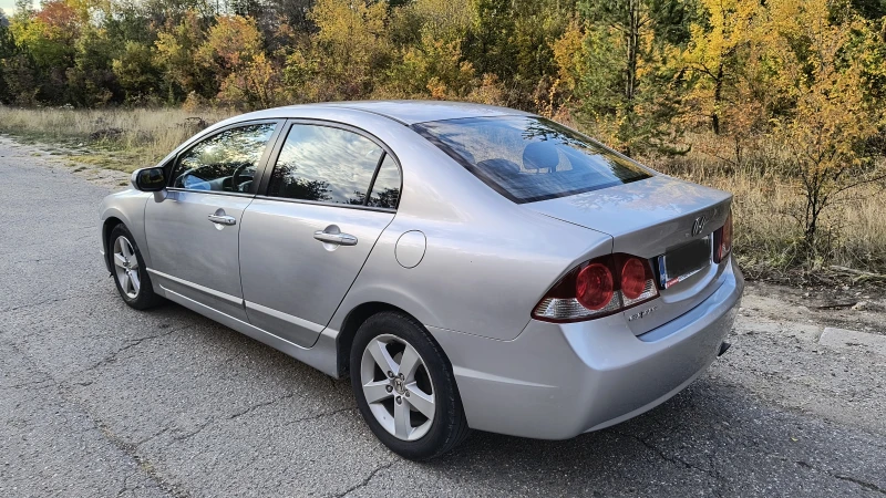 Honda Civic i-VTEC, снимка 4 - Автомобили и джипове - 52072637