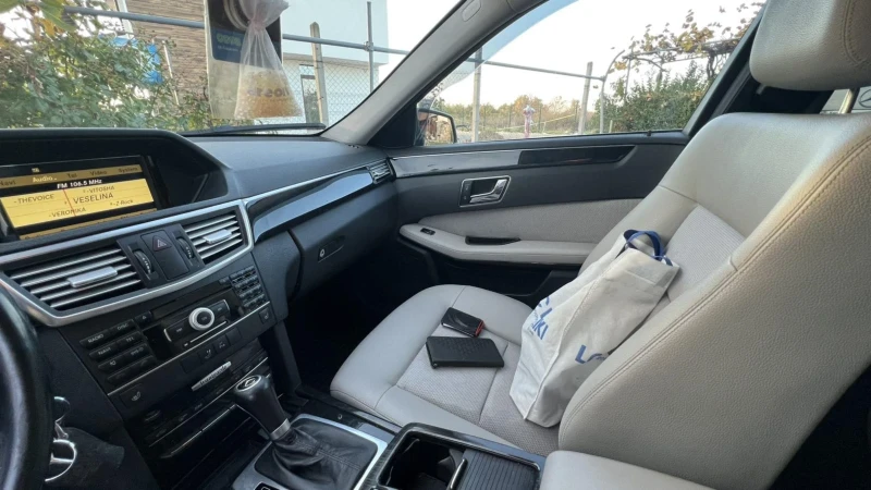 Mercedes-Benz E 220 Двойно турбо..., снимка 6 - Автомобили и джипове - 52596274