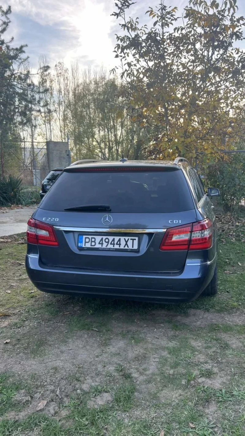 Mercedes-Benz E 220 Двойно турбо..., снимка 9 - Автомобили и джипове - 52596274
