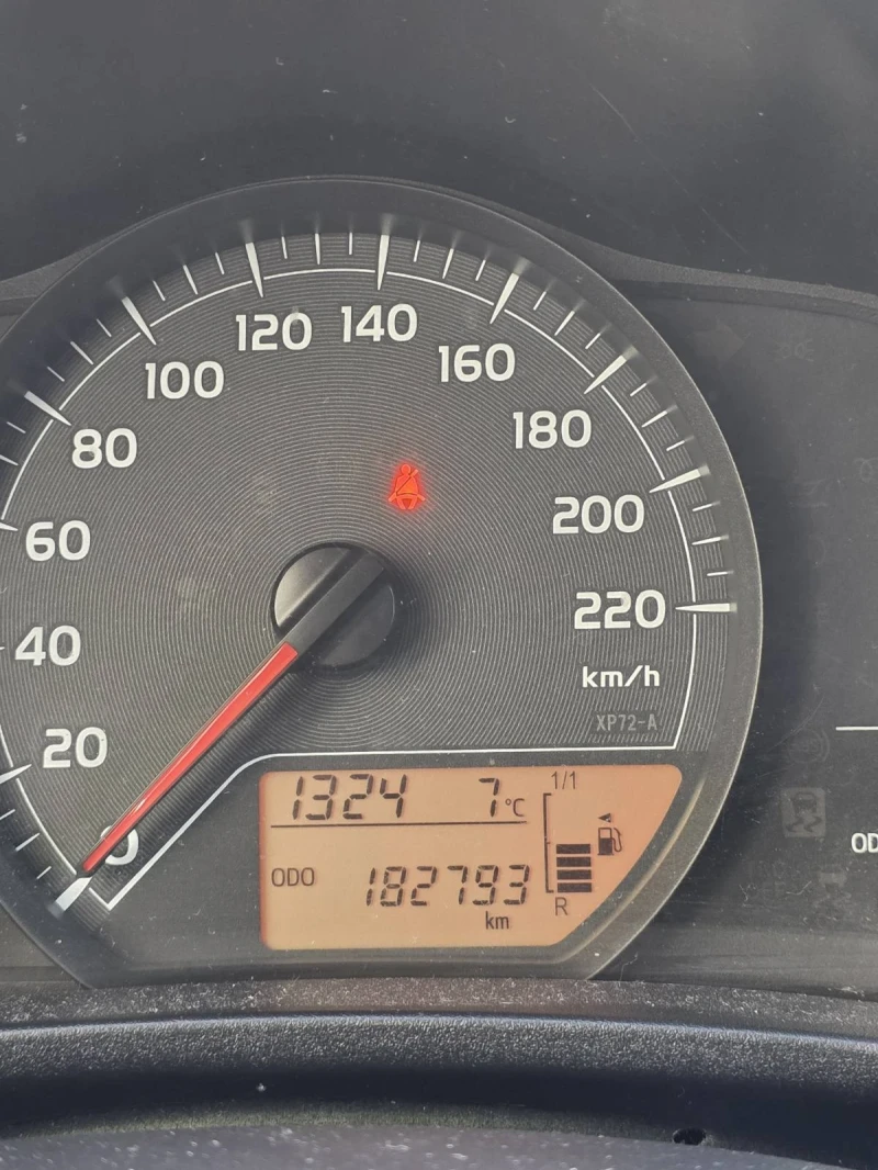 Toyota Yaris 1.3, снимка 5 - Автомобили и джипове - 52805602