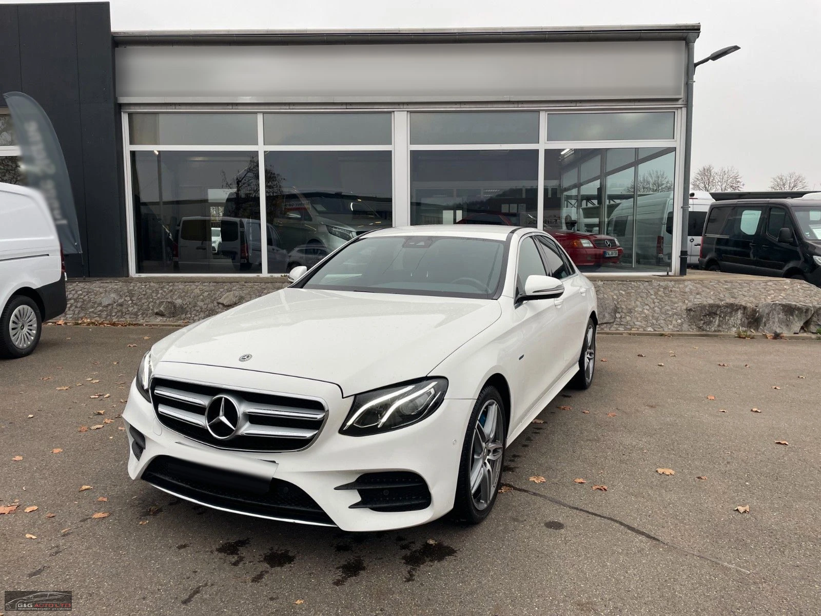 Mercedes-Benz E 350 e-AMG/211HP/CAM/CARPLAY/LED/AMBIENT/563b - [1] 