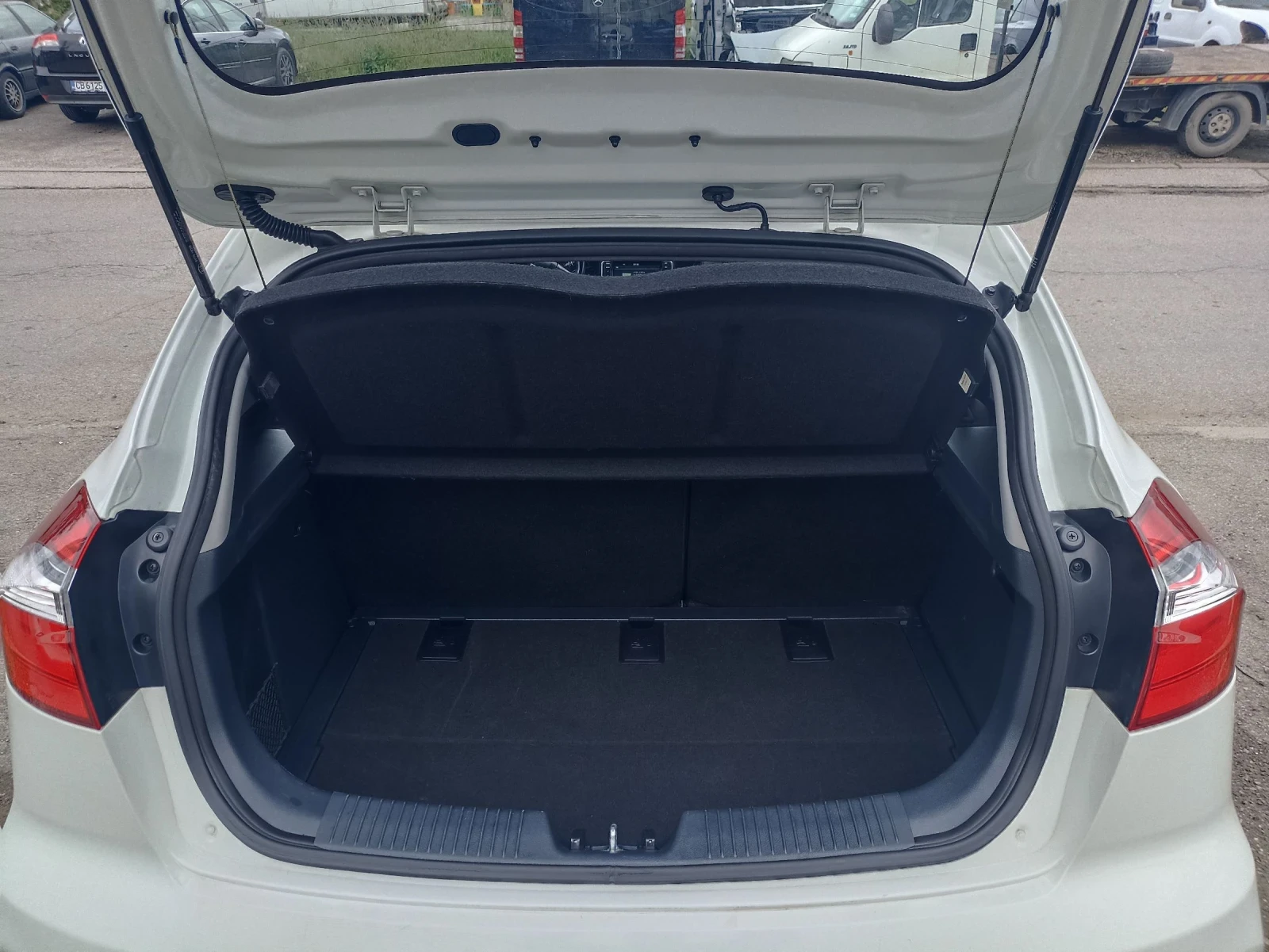 Kia Rio 1.4i Automatic  - изображение 7