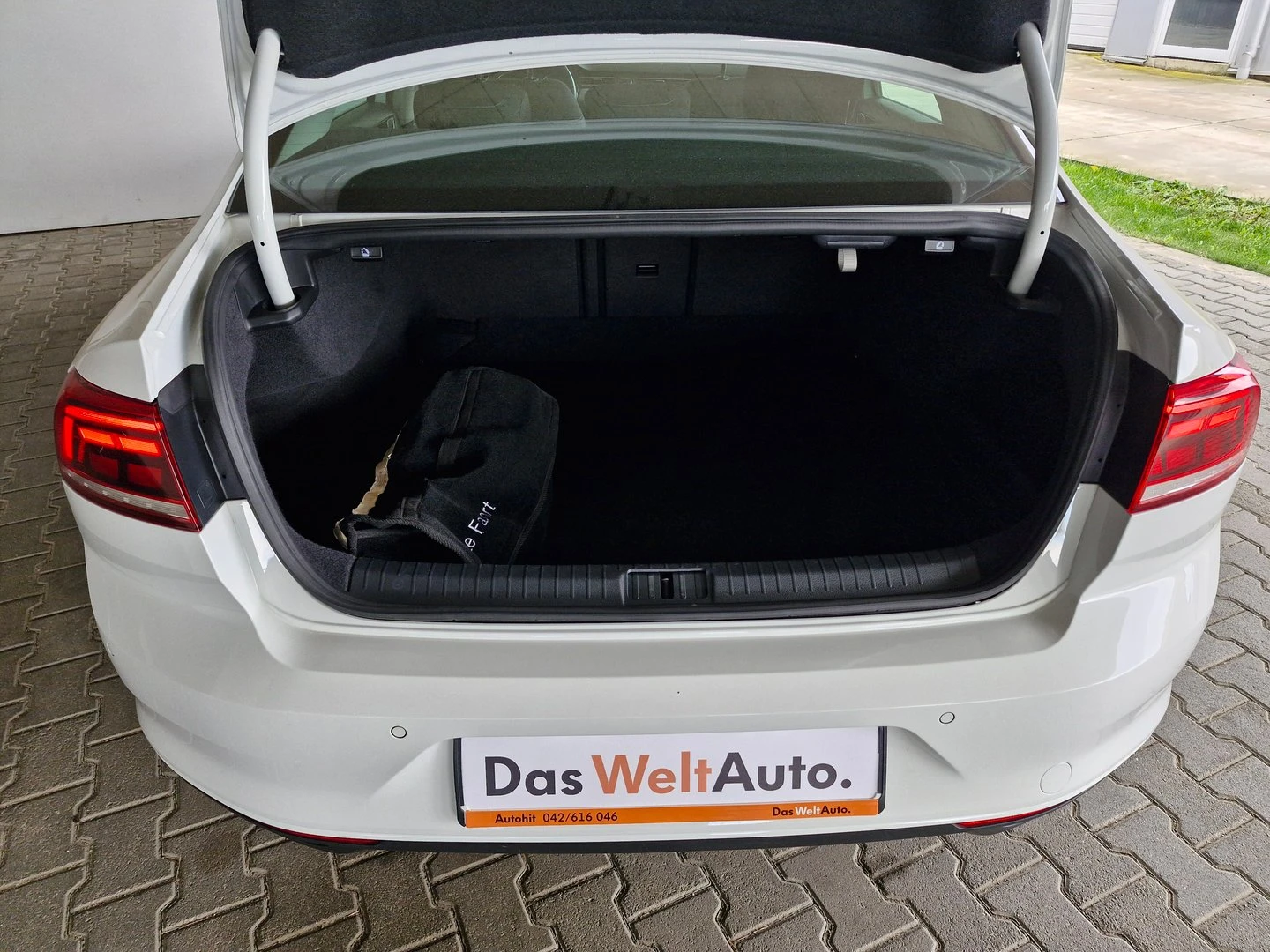 VW Passat Business 2.0 TDI SCR DSG - изображение 10