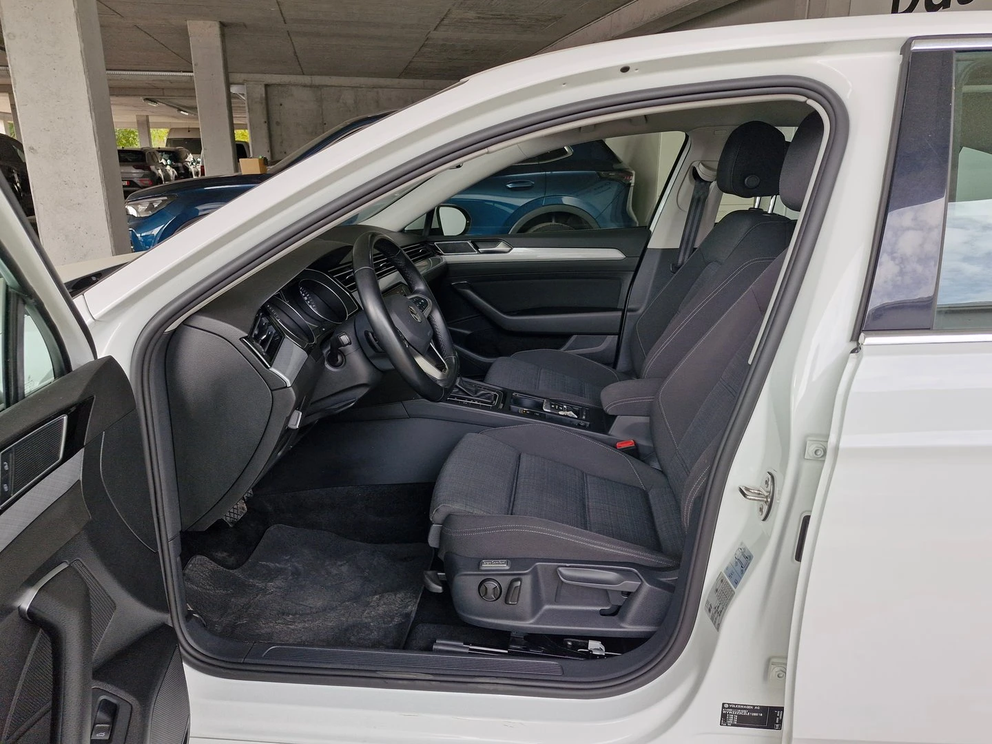 VW Passat Business 2.0 TDI SCR DSG - изображение 5