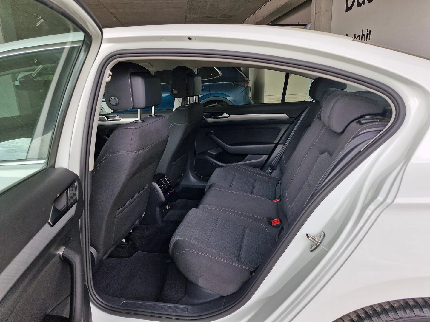 VW Passat Business 2.0 TDI SCR DSG - изображение 6