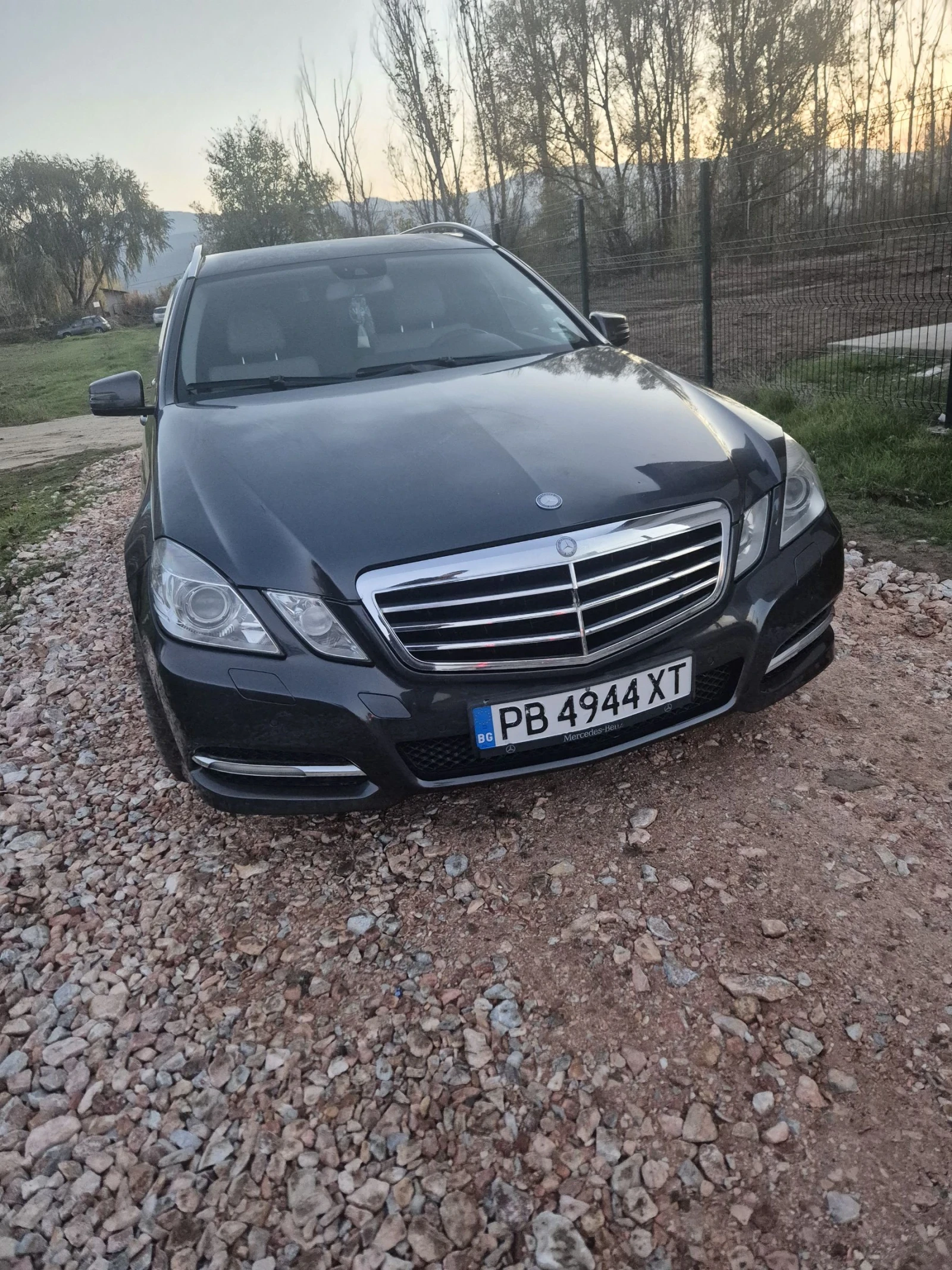 Mercedes-Benz E 220 Двойно турбо... - изображение 2